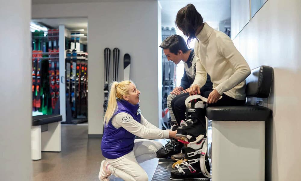 לבוש ציוד סקי באלפים קלאב מד