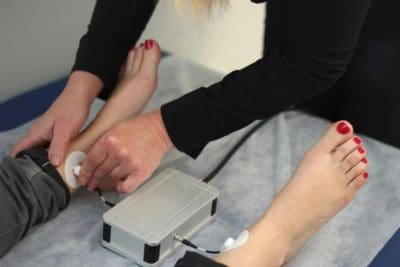 אבחון ברגליים באמצעות מכשיר שסורק את כל חלקי בגוף